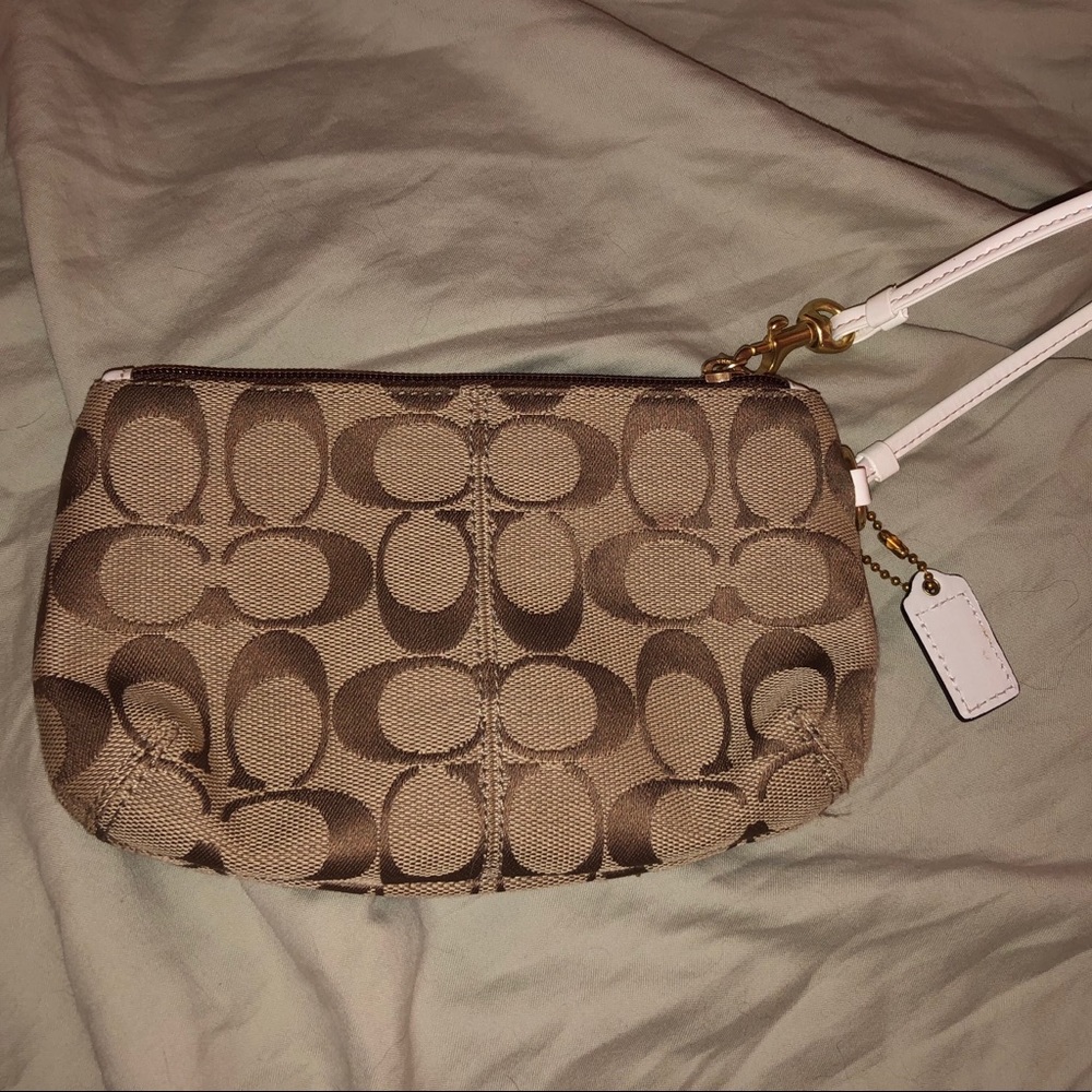 HOST PICK 👜 Brown & White Coach Logo Wristlet - Picture 4 of 6